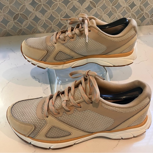 Vionic Tokyo Beige Low Lace 1st Ray Technology Fashion Sneakers Women's Size 11 - Picture 3 of 11
